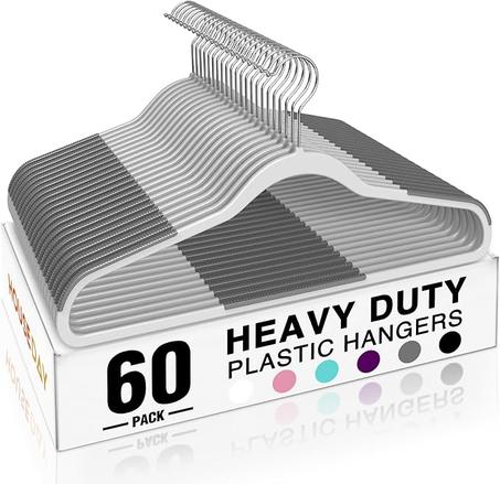 HOUSE DAY Paquete de 60 perchas de plástico resistentes con almohadillas de goma y gancho de 360°, delgadas de 0.2 pulgadas, ahorro de espacio, color gris, organizador de armario para camisas