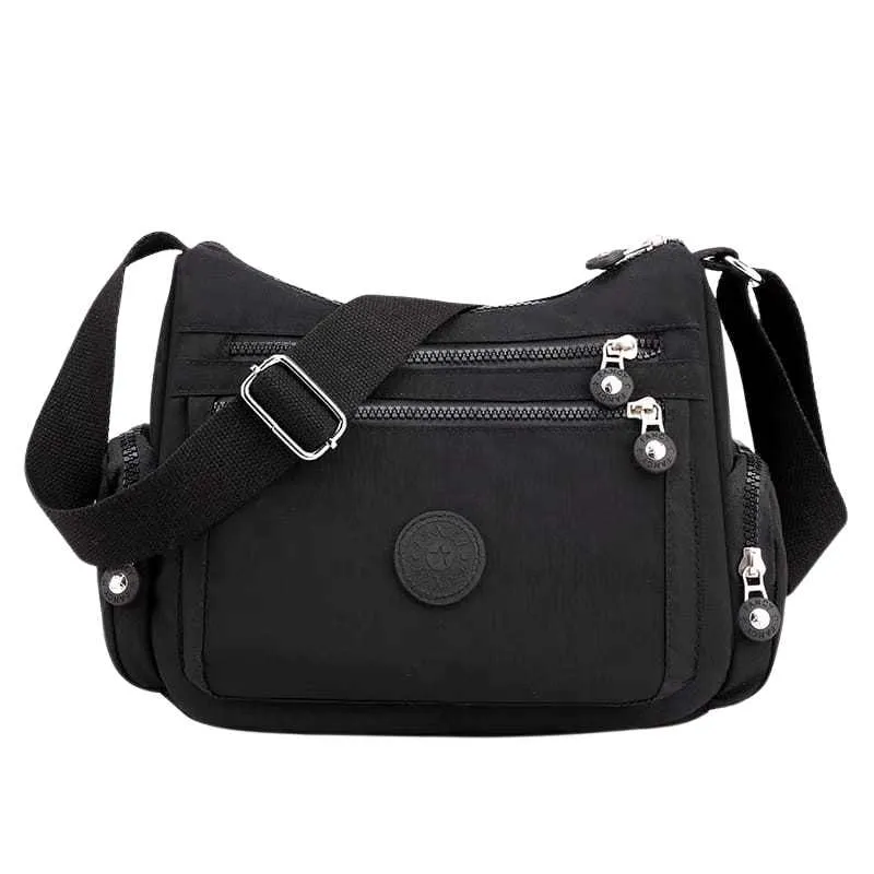 "✨ حقيبة كتف نسائية مقاومة للماء: الأناقة والعملية  لكل يومك! 👜💧"