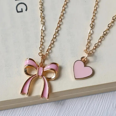 قلادة القلب الوردي