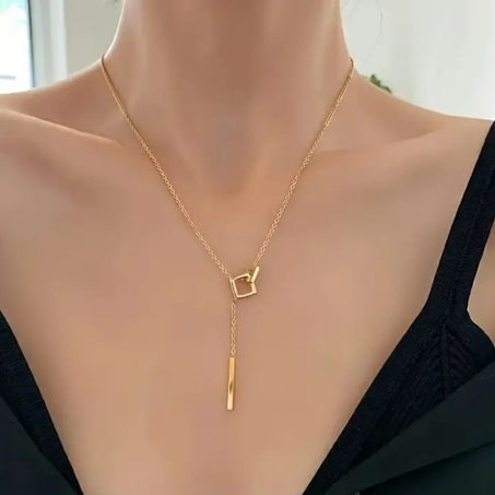 قلادة بتعليقة هندسية