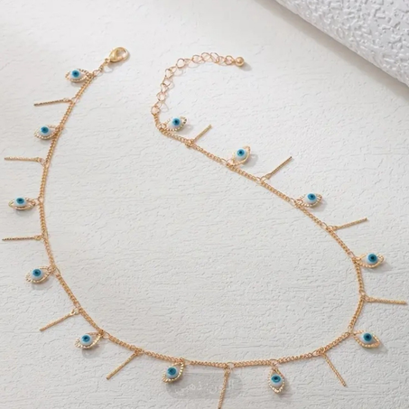 قلادة على شكل عيون