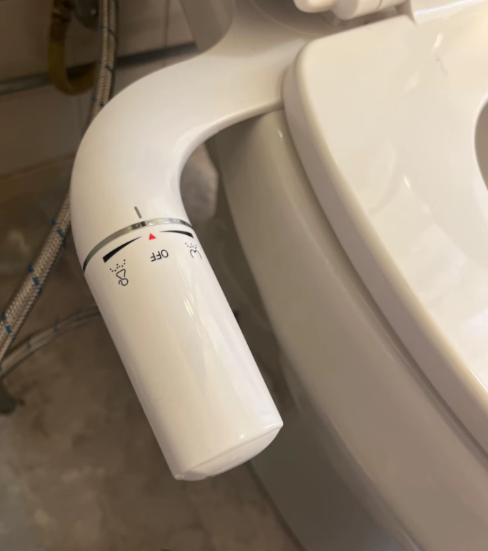 Accessoire Bidet– Pulvérisateur Douchette Toilette Ultra-Mince à Double Buse, Pression Réglable.