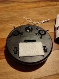 مكنسة ذكية تعمل تلقائيًا وتُنظّف الأرض دون عناء أو ضجيج