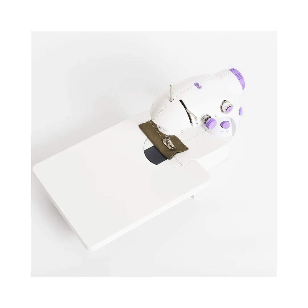 آلة الخياطة المحمولة مع الطاولة
