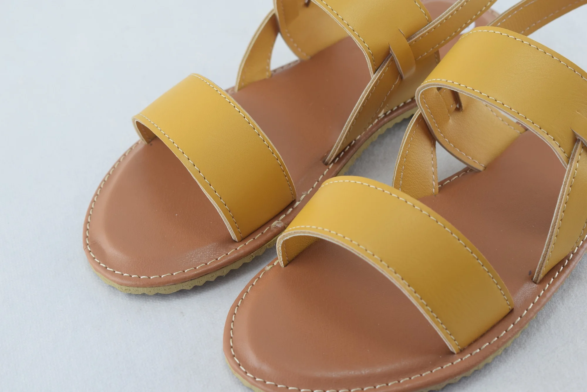 821-Sandales plates et légères pour femme tendance 2024- Jaune moutarde