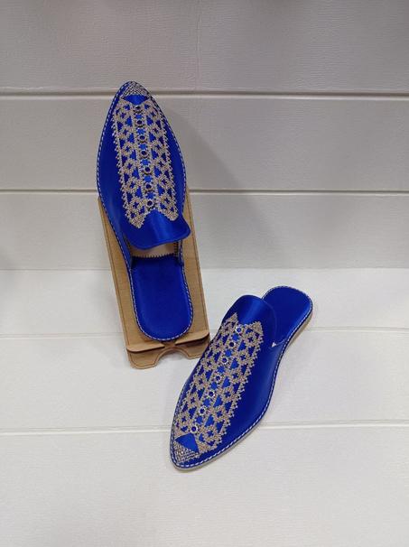 364-Babouches femme brodé en tissu brillant - bleu