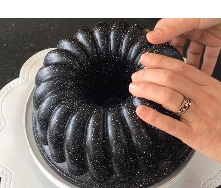 920 - Moule à gâteau, cake rond en granit