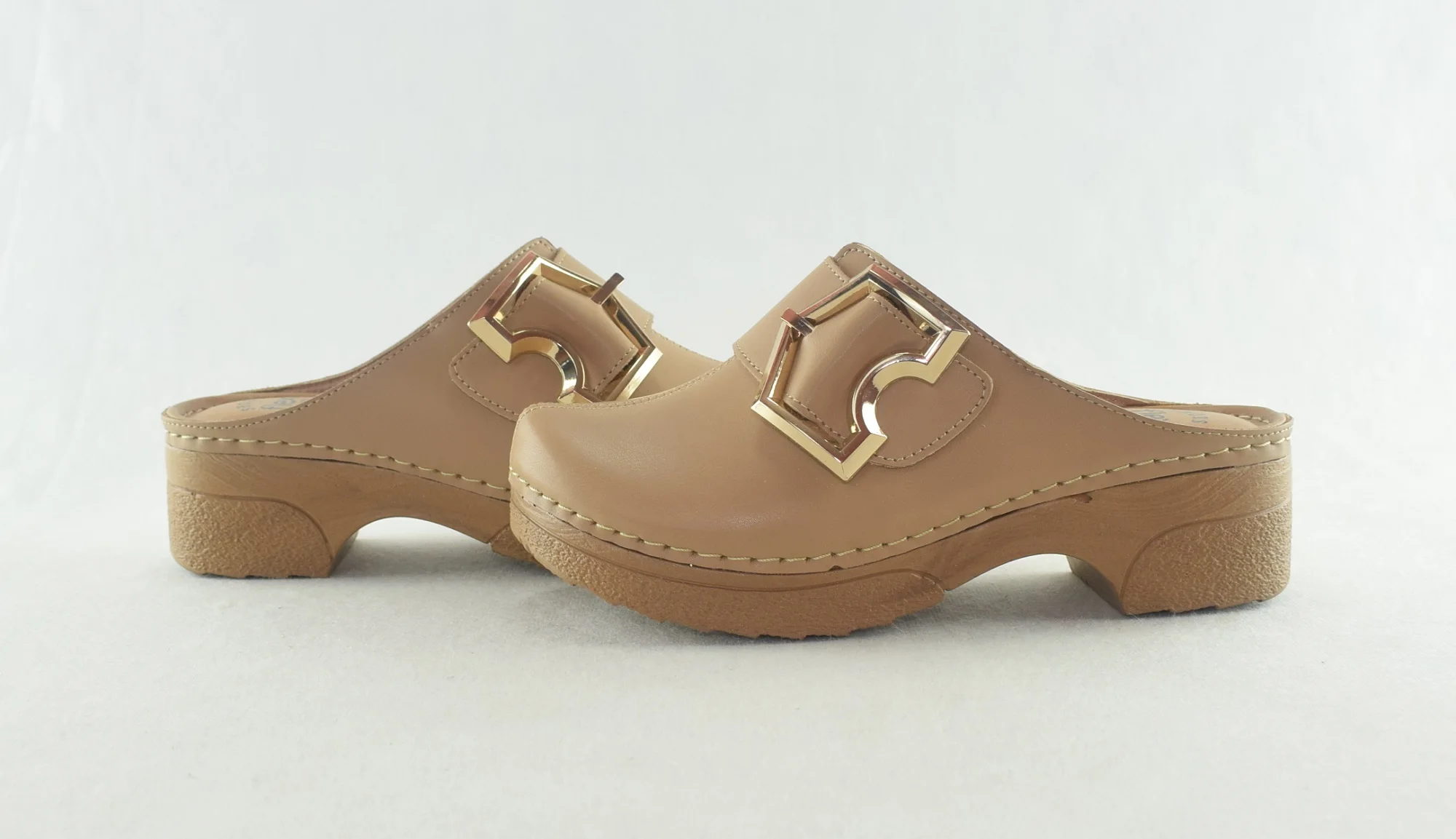 537 - Sabot pour femme semelle haute tendance 2023-2024 Beige