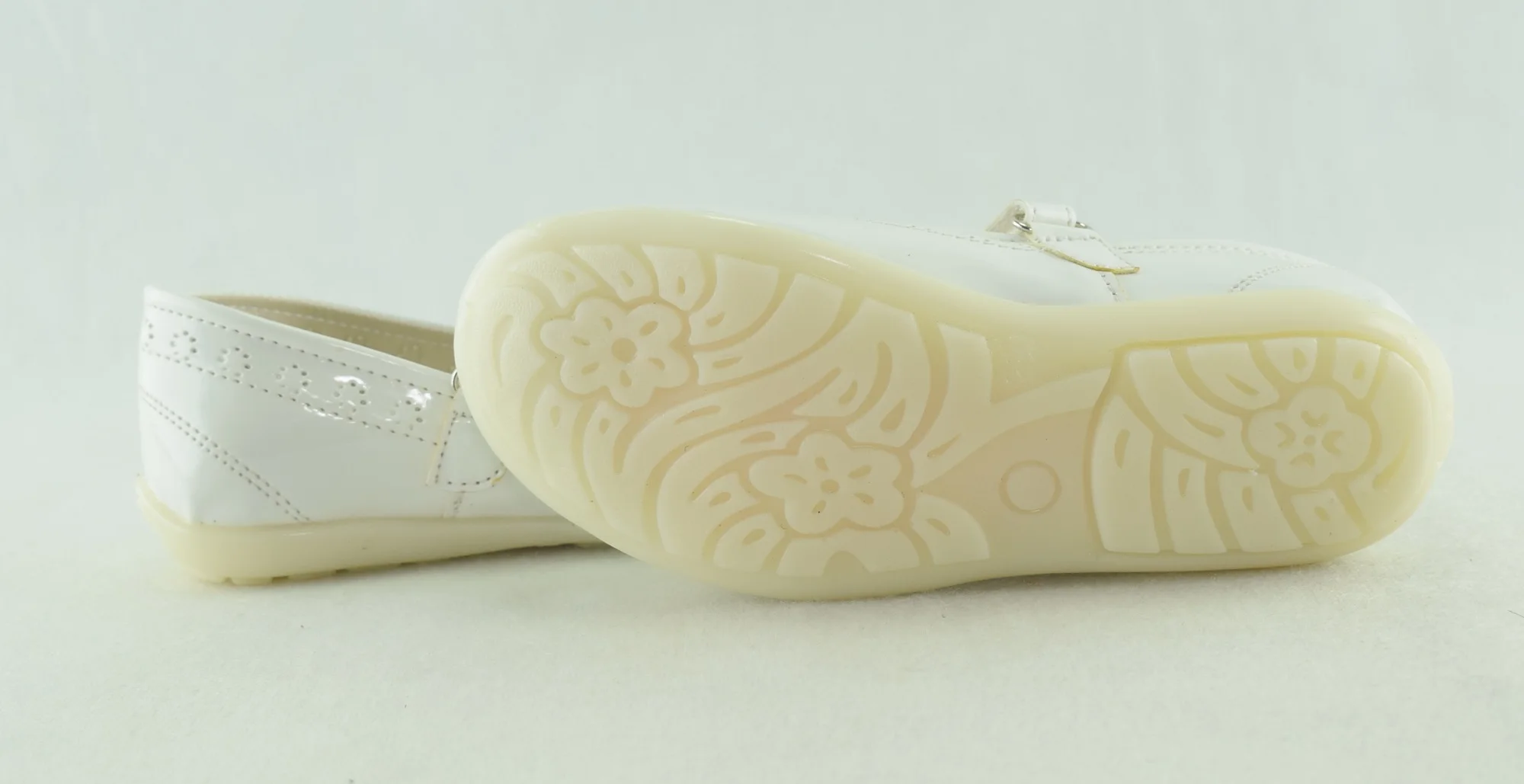 666-Chaussure fille Blanc mode 2023-2024