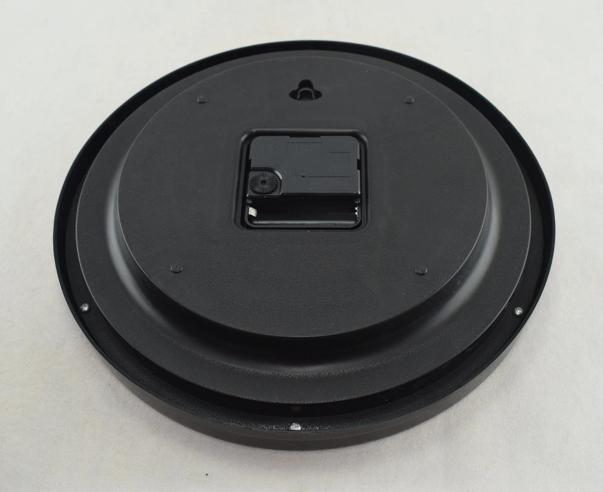 811N - Horloge murale à quartz ronde et moderne simple, noir-raisin
