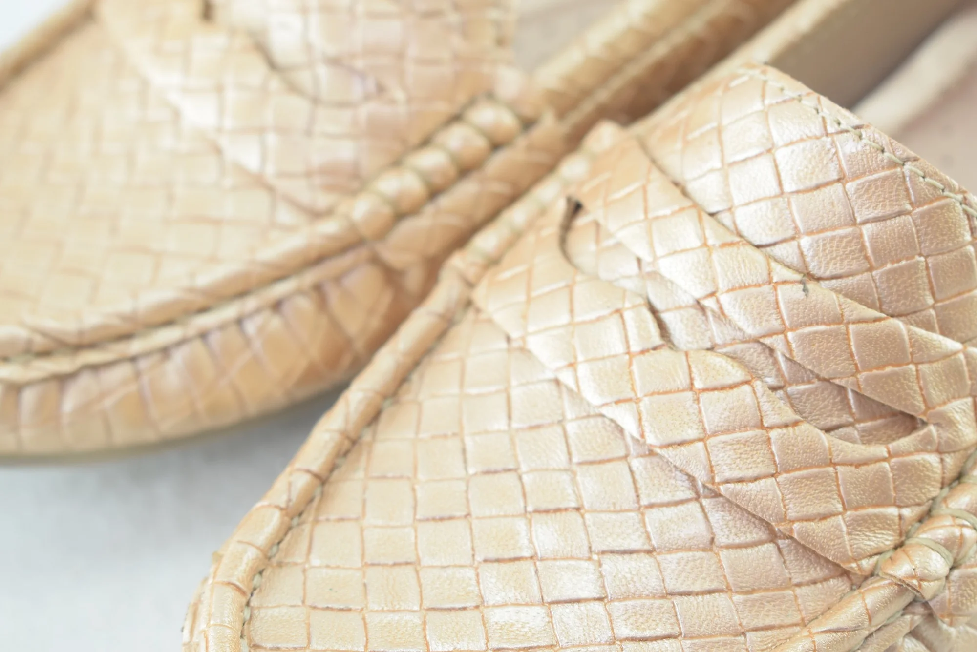 804 - Mocassins pour femme tendance 2023 - 2024  or