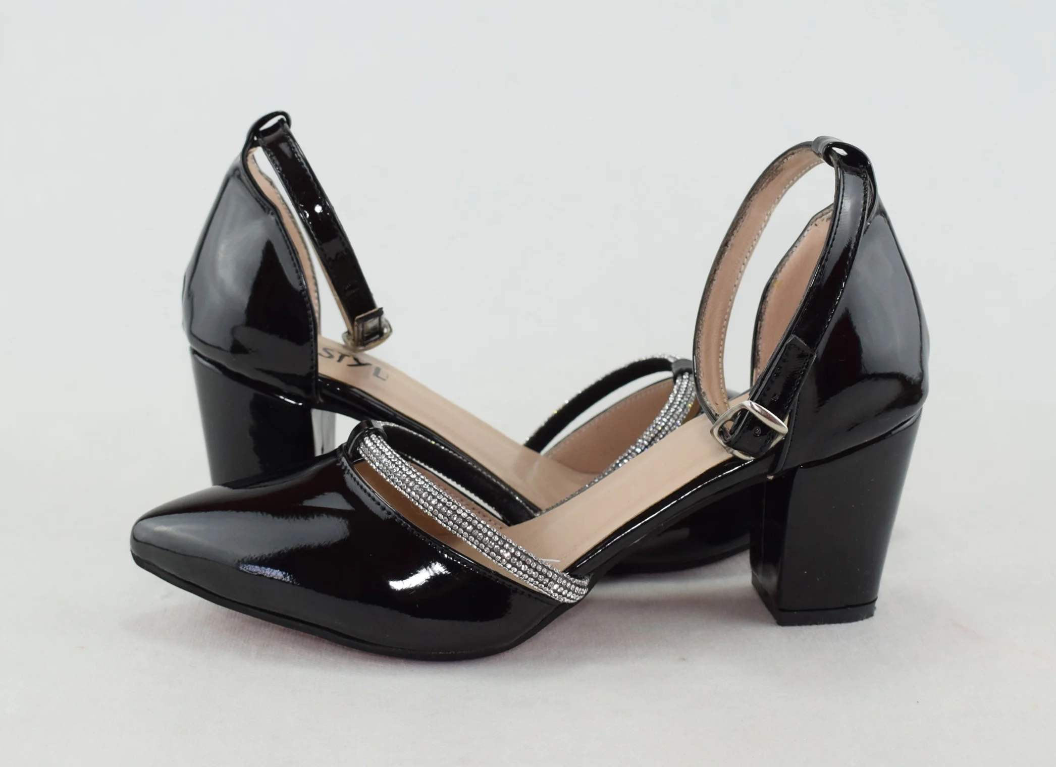 340 - Escarpins à bout pointu à talons hauts à bride de cheville - Noir