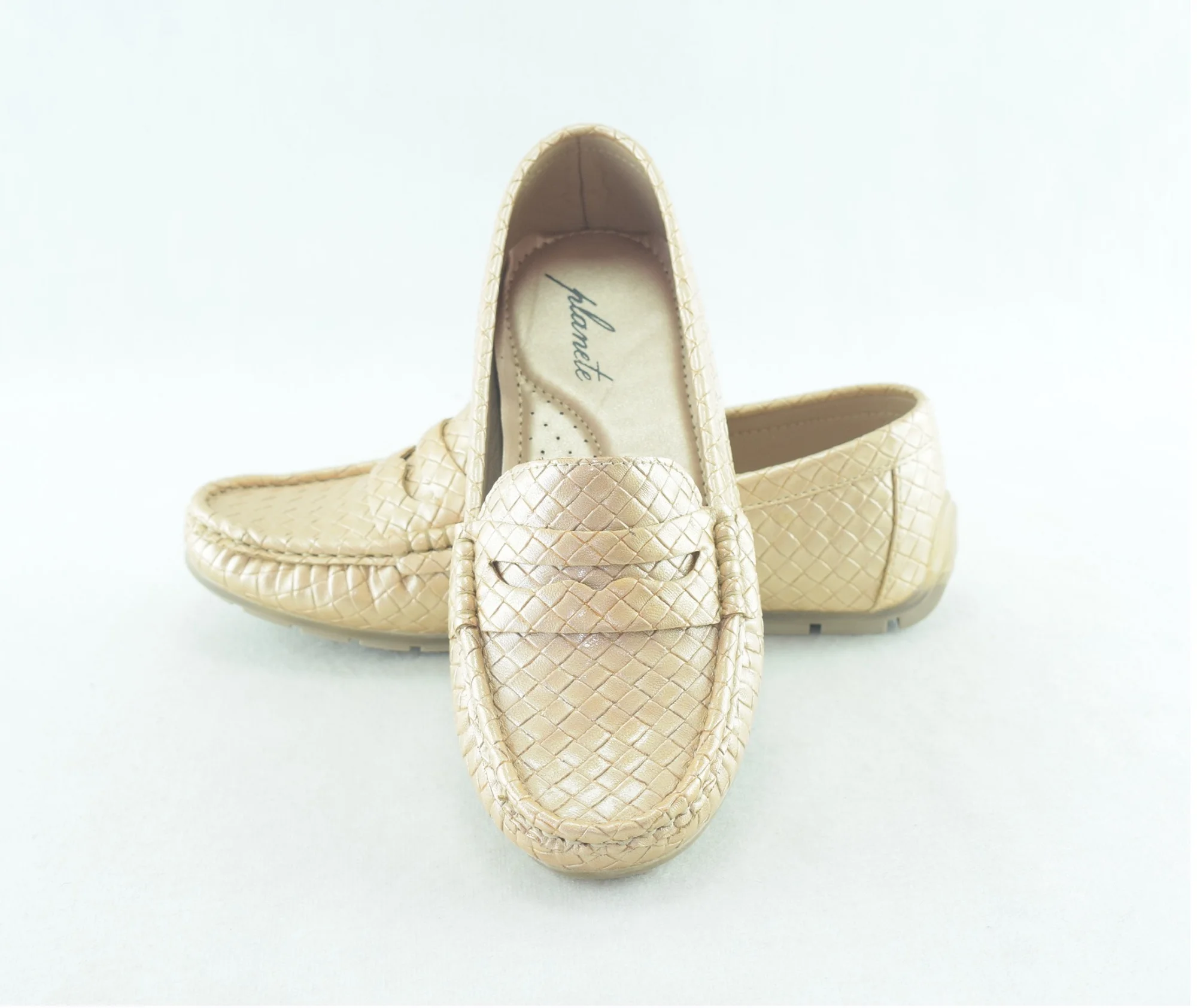 804 - Mocassins pour femme tendance 2023 - 2024  or