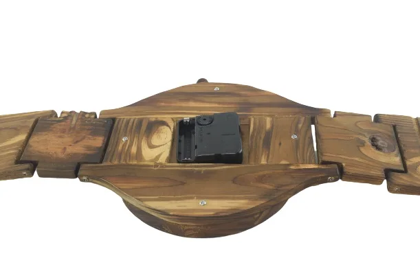 479 - Horloge murale en bois naturel en forme de montre