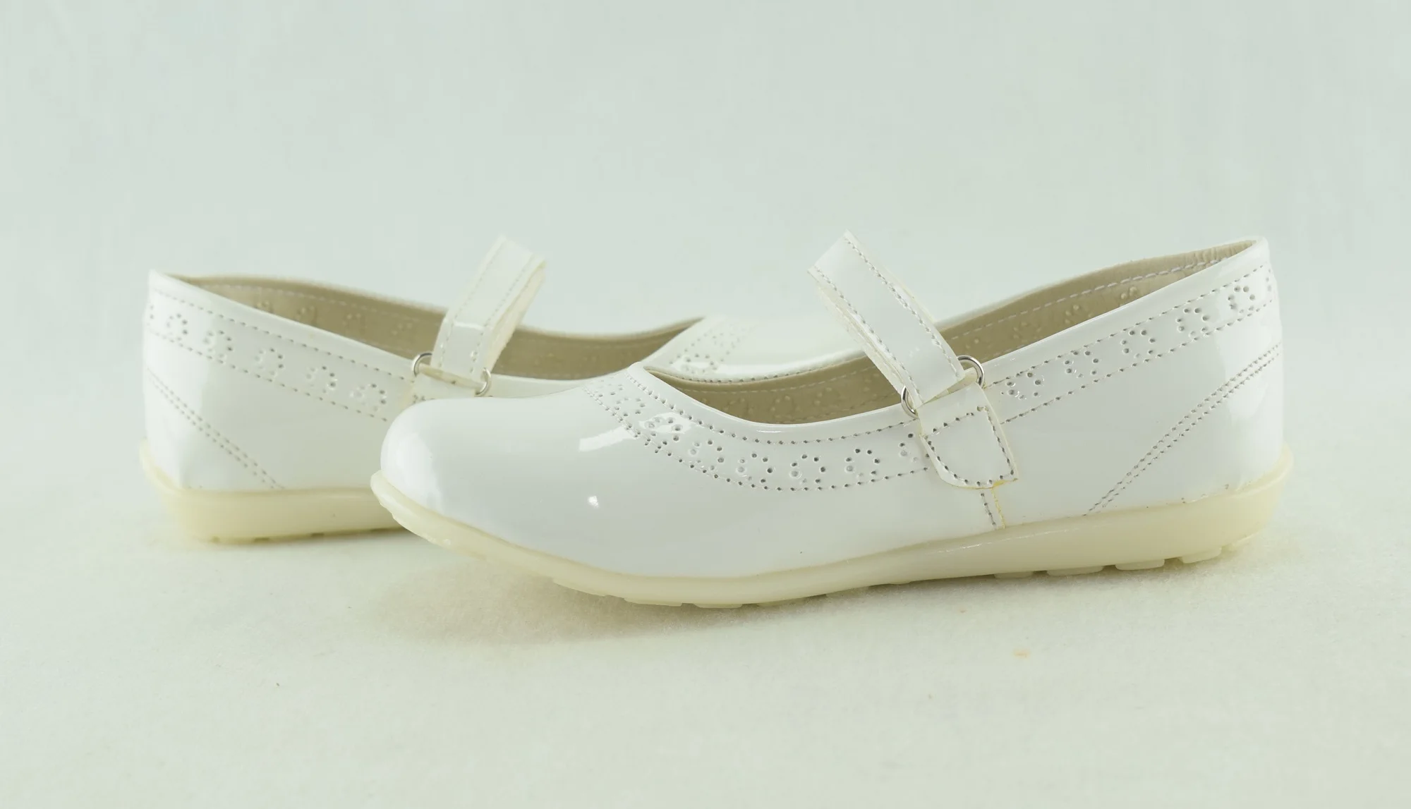 666-Chaussure fille Blanc mode 2023-2024