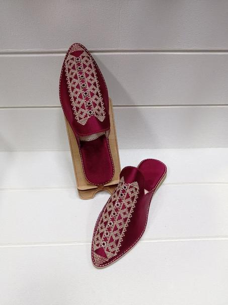365-Babouches femme brodé en tissu brillant - rouge