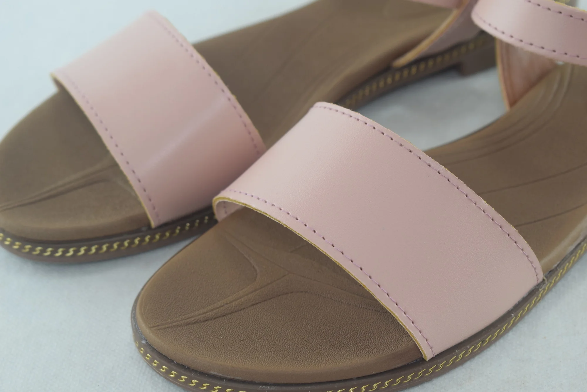 559-Sandales femme plate et légère tendance 2023-2024 Rose