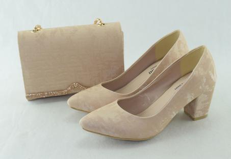 592 - Escarpins chaussures femme à talon haut avec sac - Beige