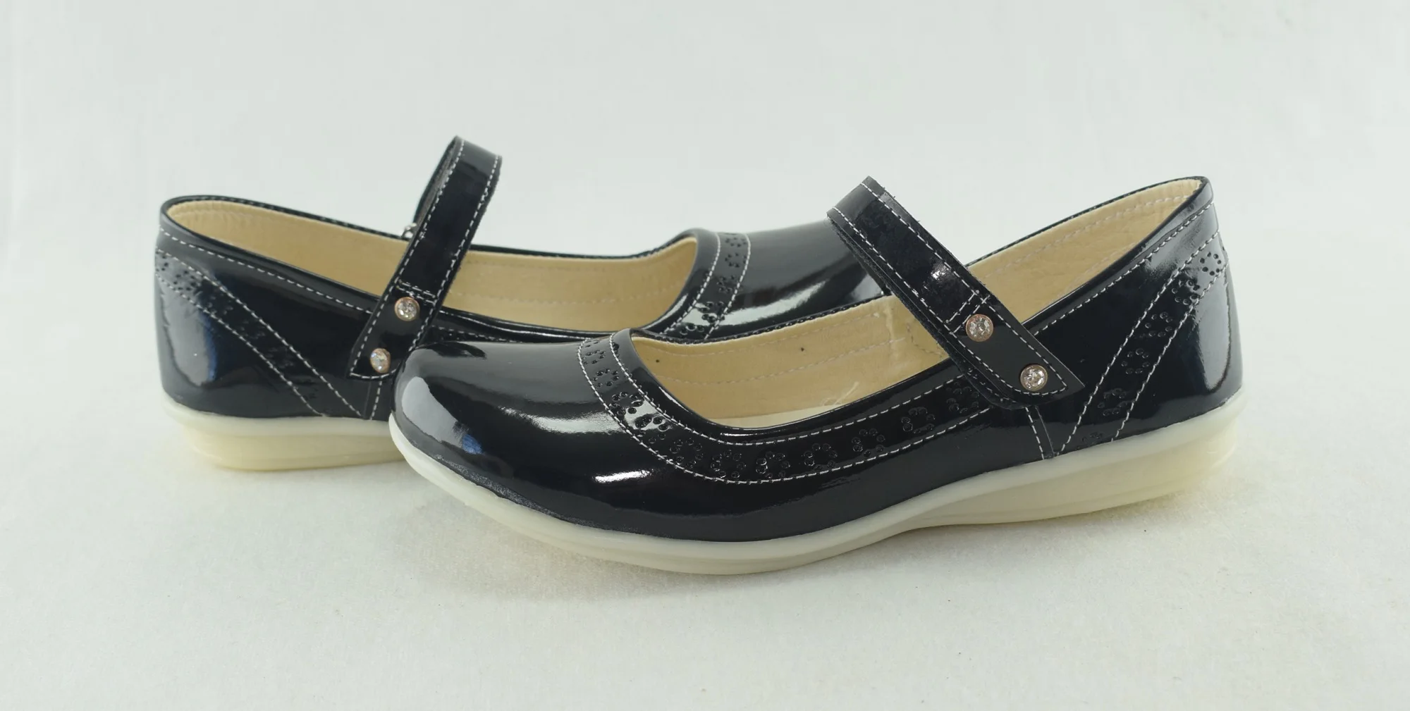 596-Chaussure fille Noir mode 2023-2024