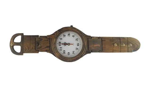 479 - Horloge murale en bois naturel en forme de montre
