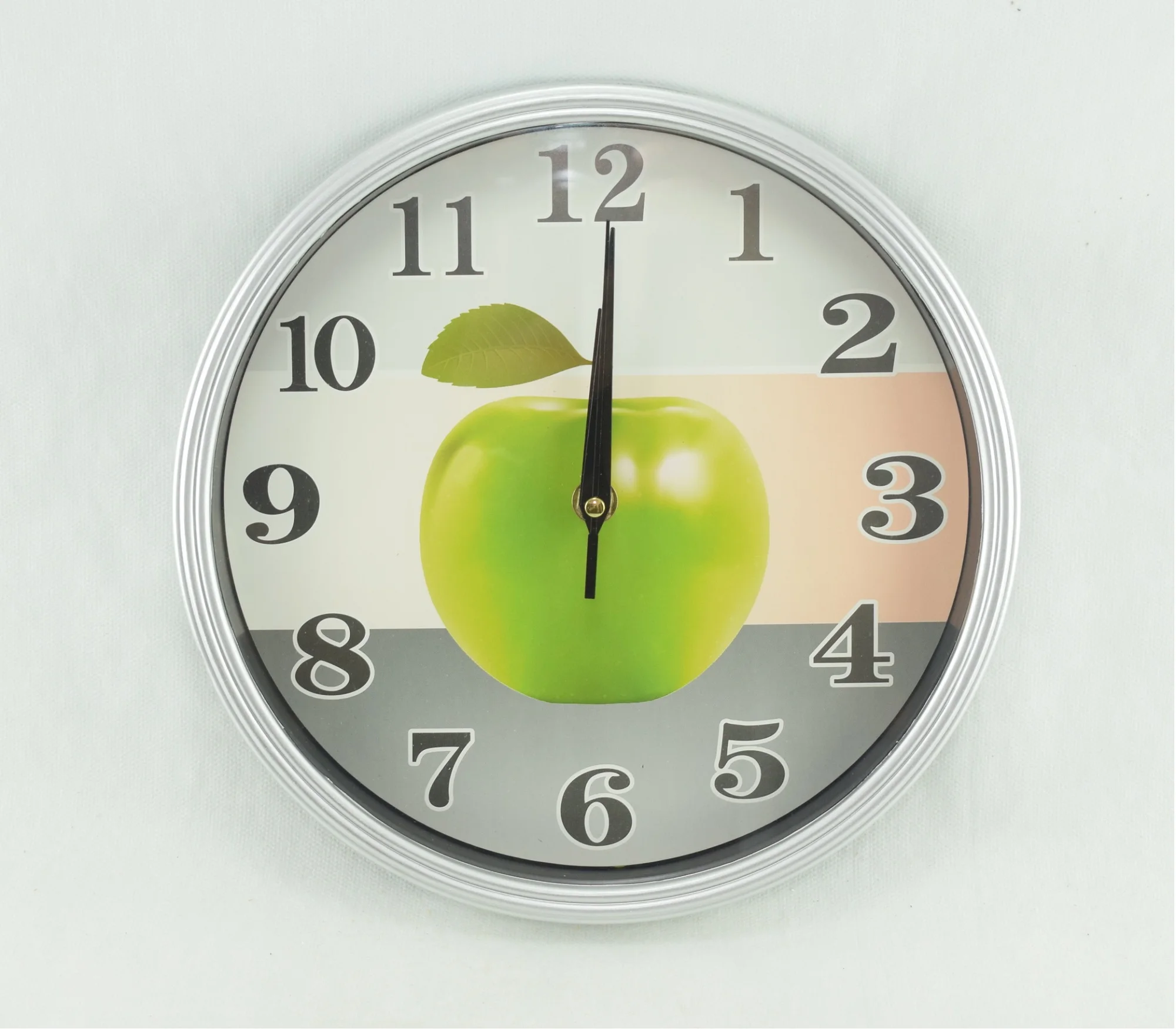 811V - Horloge murale à quartz ronde moderne simple - pomme verte