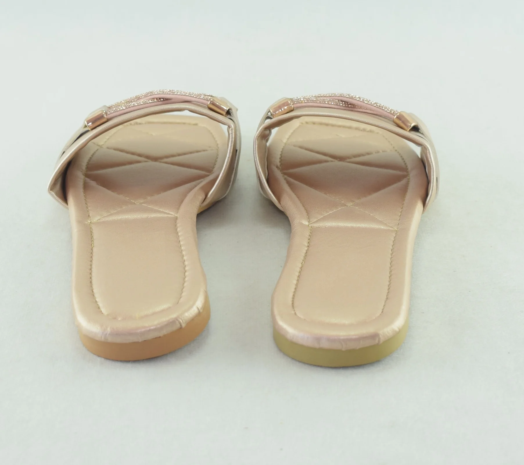 735 - Sandales femme tendance été 2023-2024 doré