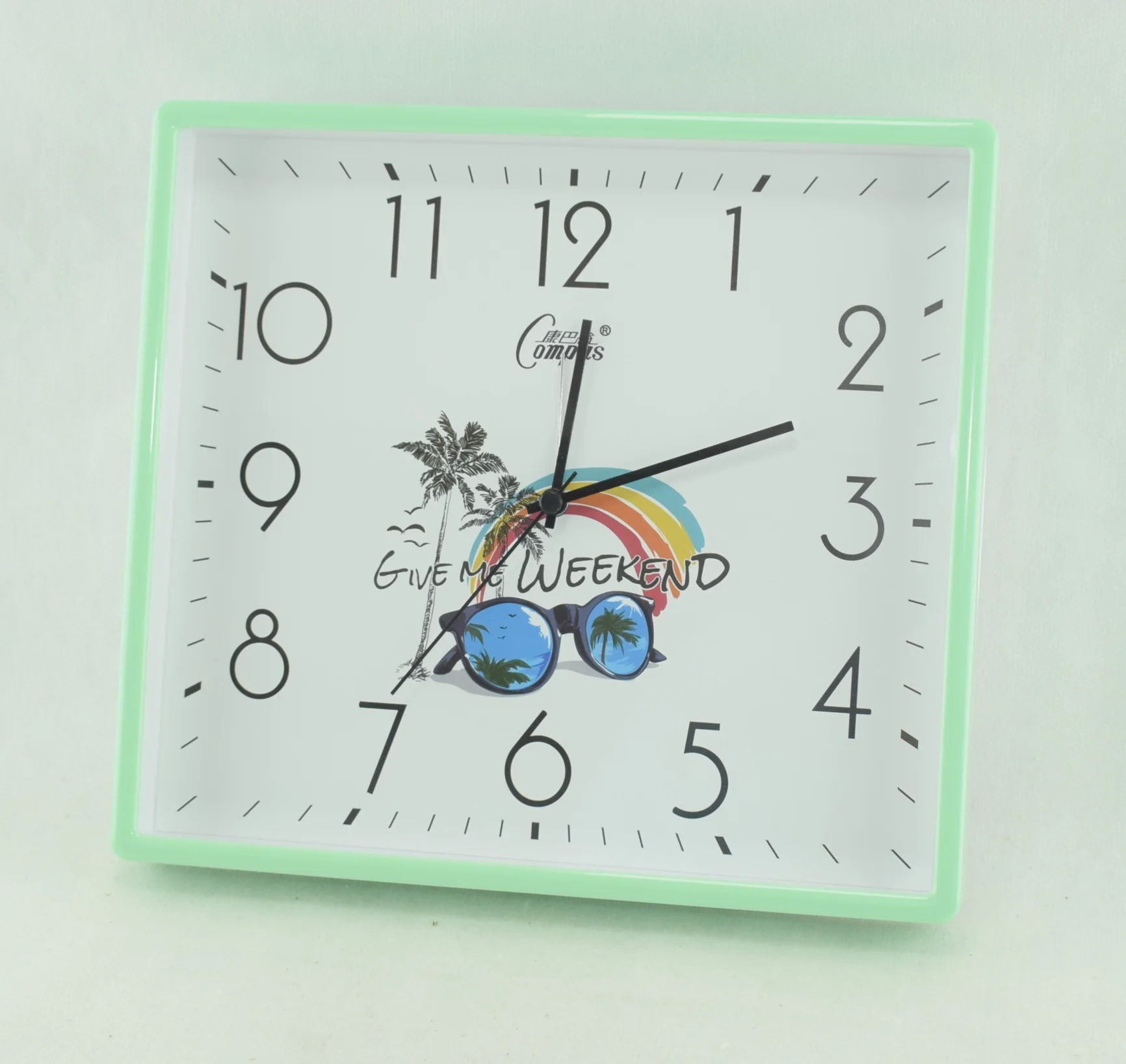 824 - Horloge murale carrée à quartz -Vert