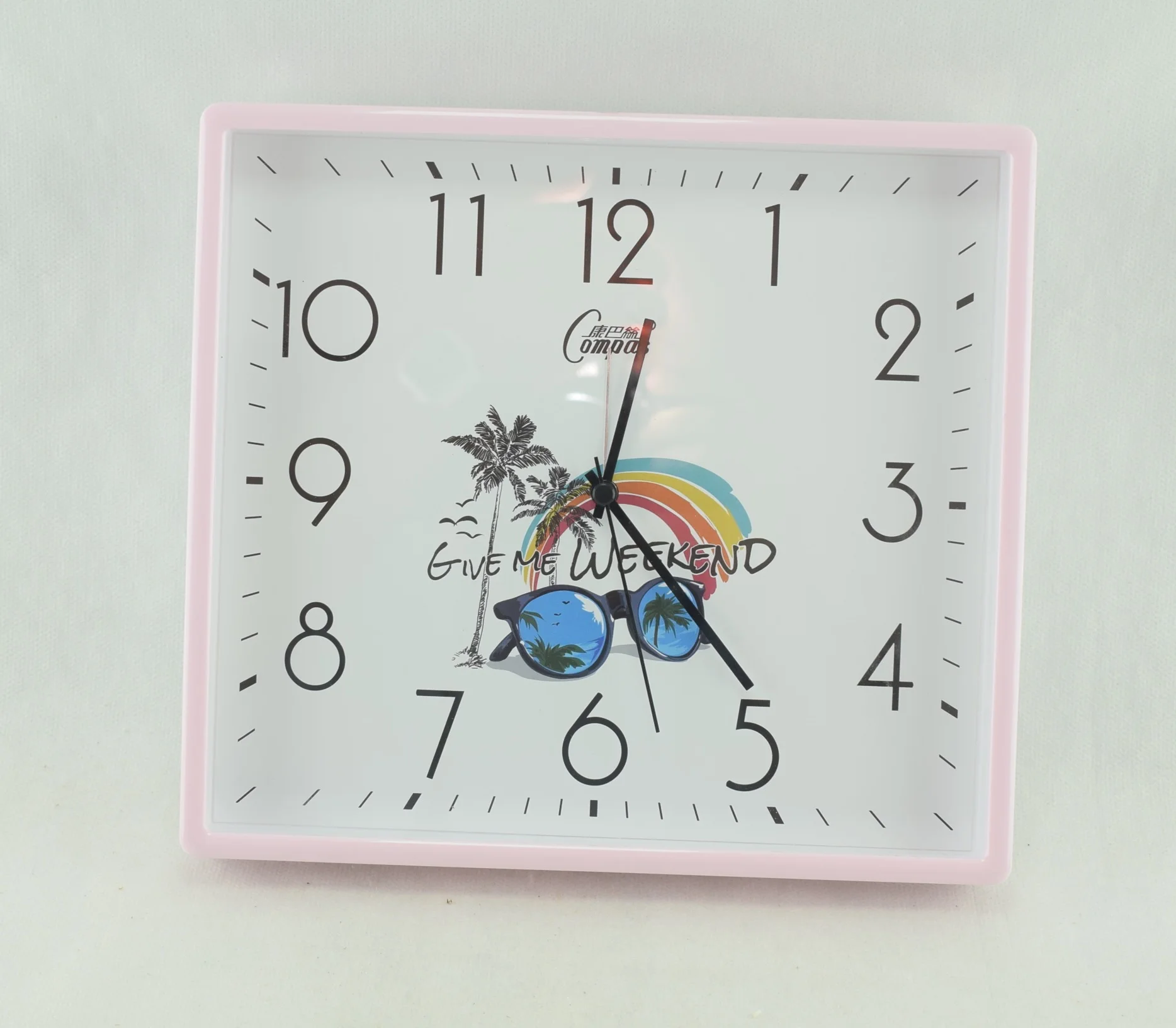 825 - Horloge murale carrée à quartz -Rose