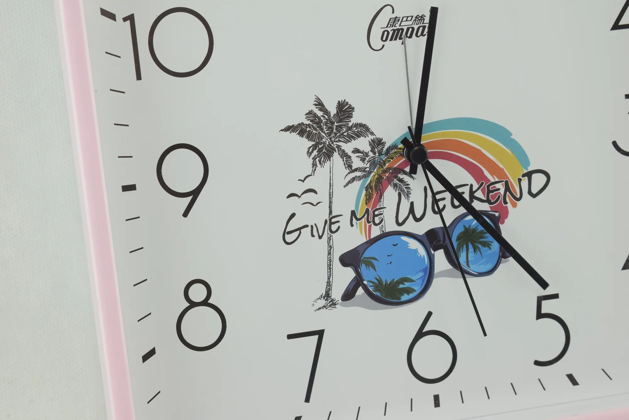 825 - Horloge murale carrée à quartz -Rose