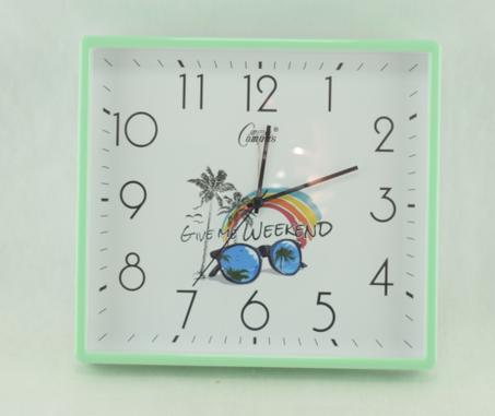 824 - Horloge murale carrée à quartz -Vert