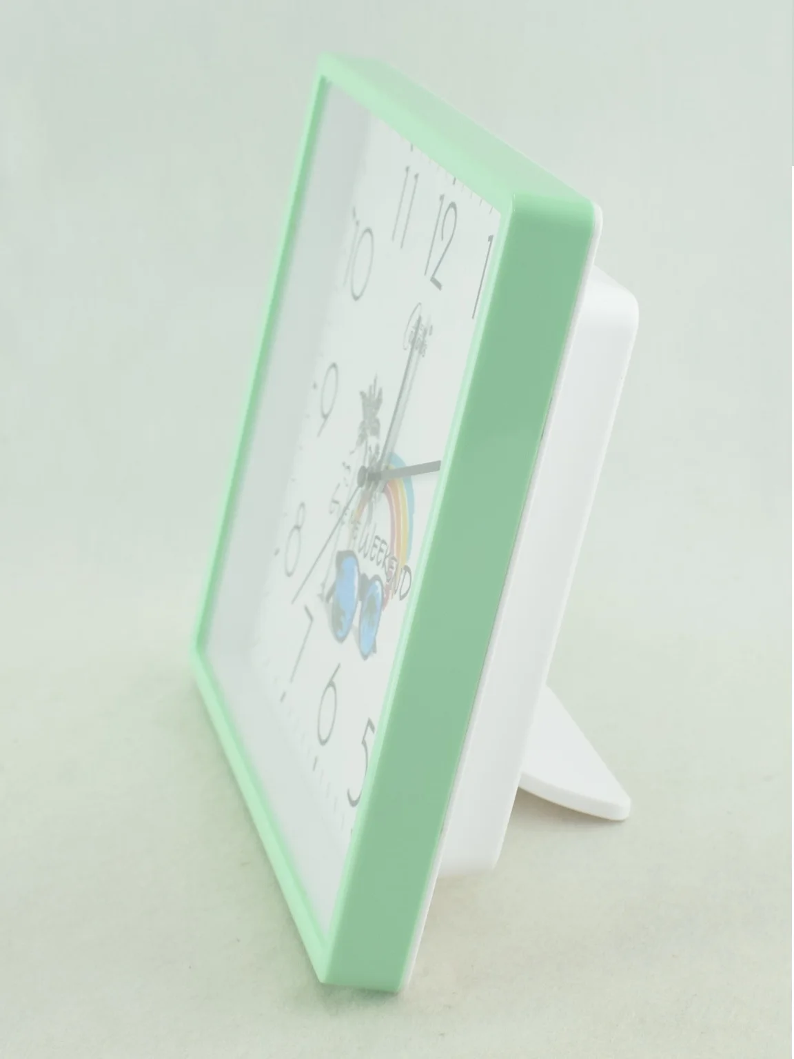 824 - Horloge murale carrée à quartz -Vert