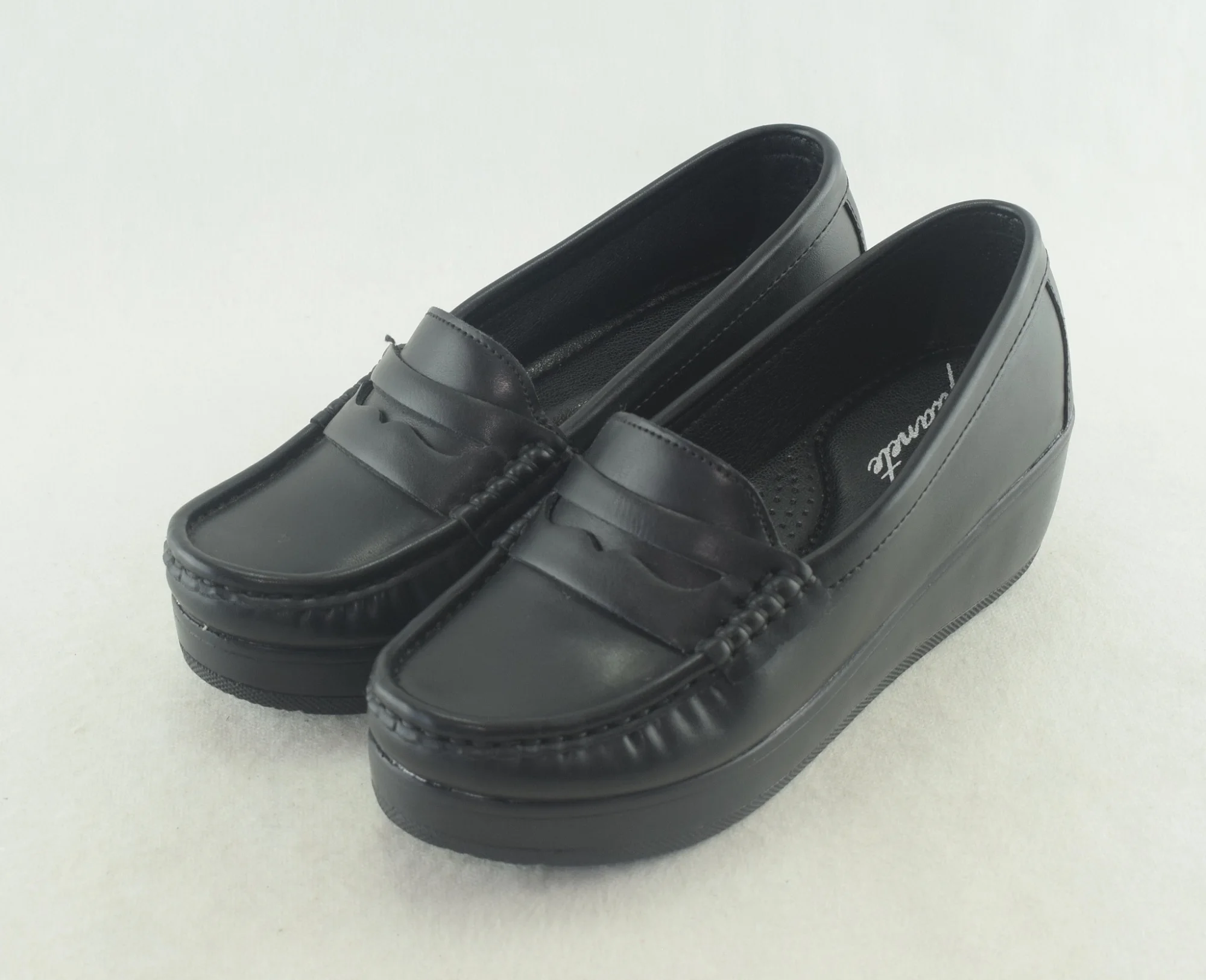 909 - Mocassins pour femme tendance 2024 - Noir