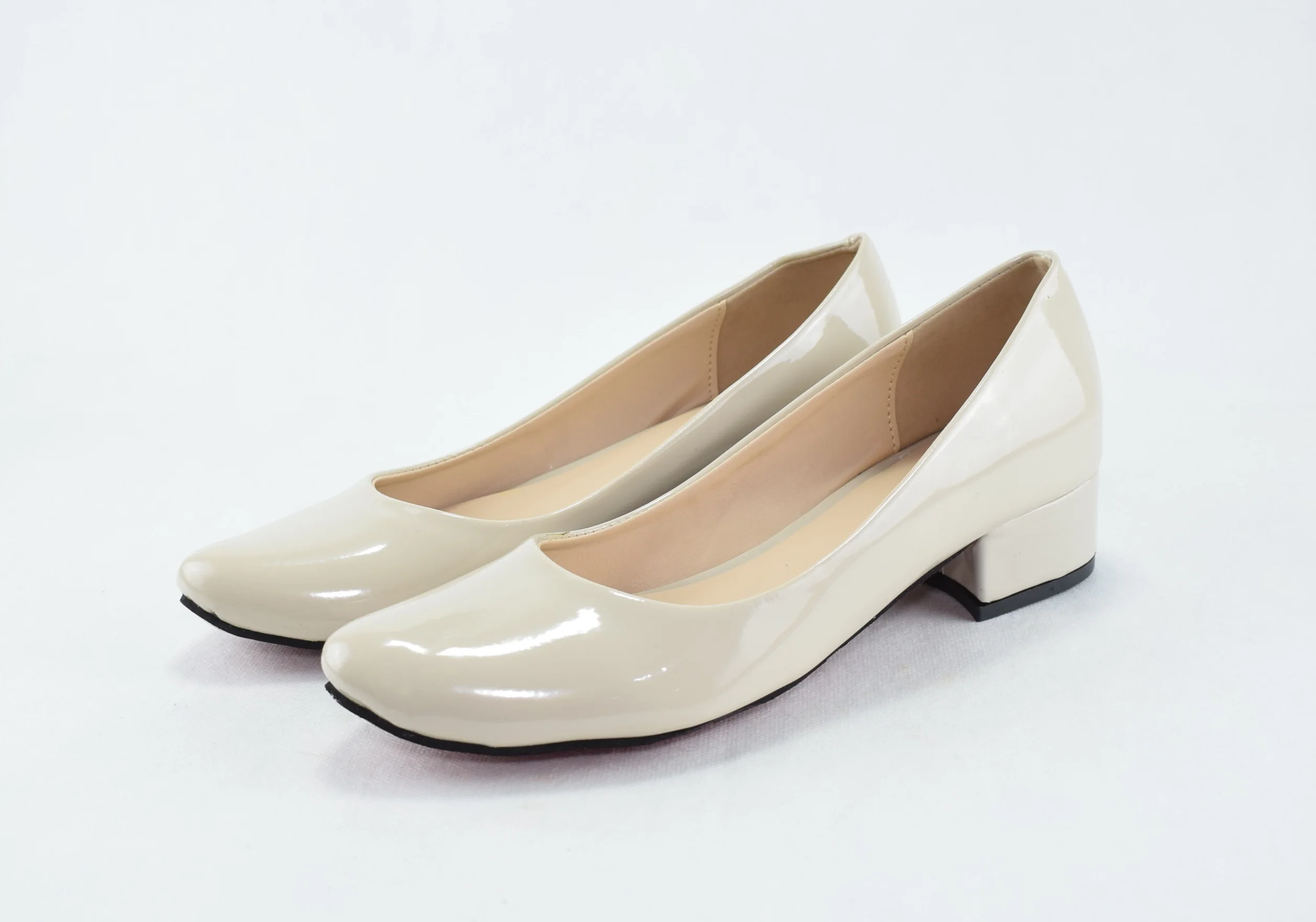 129 - Escarpins chaussures femme à talon moyen - Beige