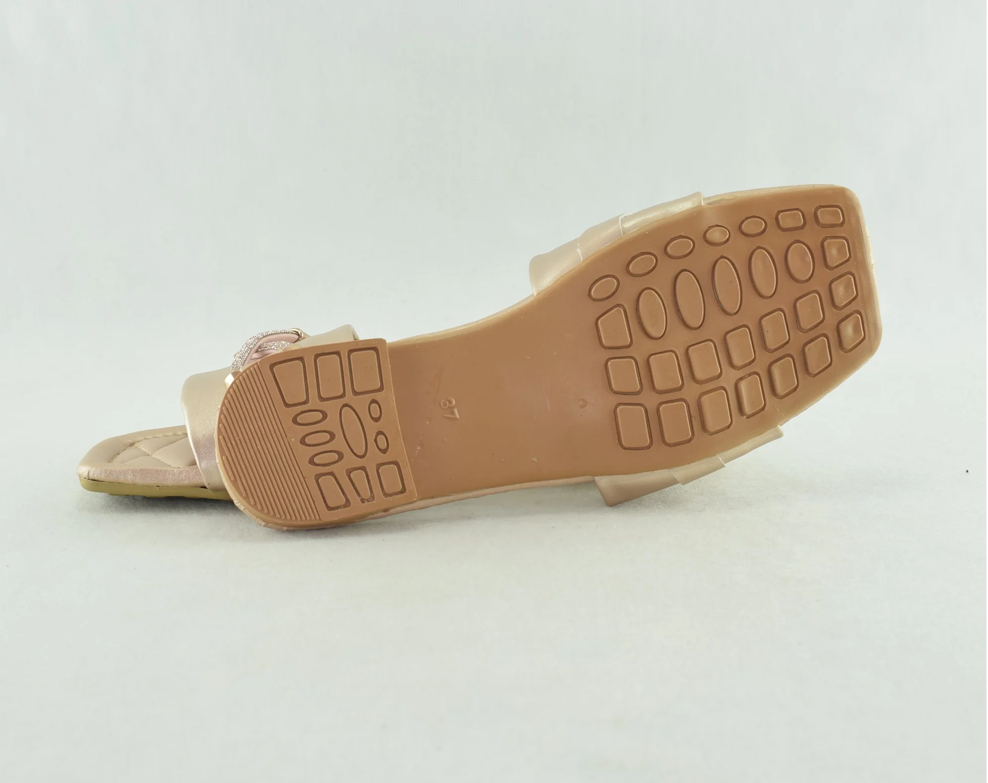 735 - Sandales femme tendance été 2023-2024 doré