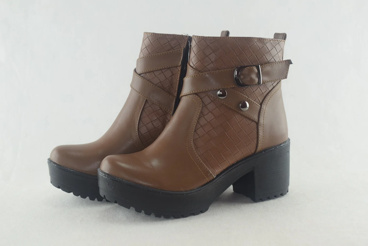 522 - Bottes pour femme chic en cuir tendance hiver 2023 - Marron