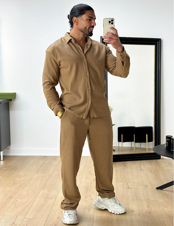 ENSEMBLE PANTALON ET CHEMISE PLISSÉ