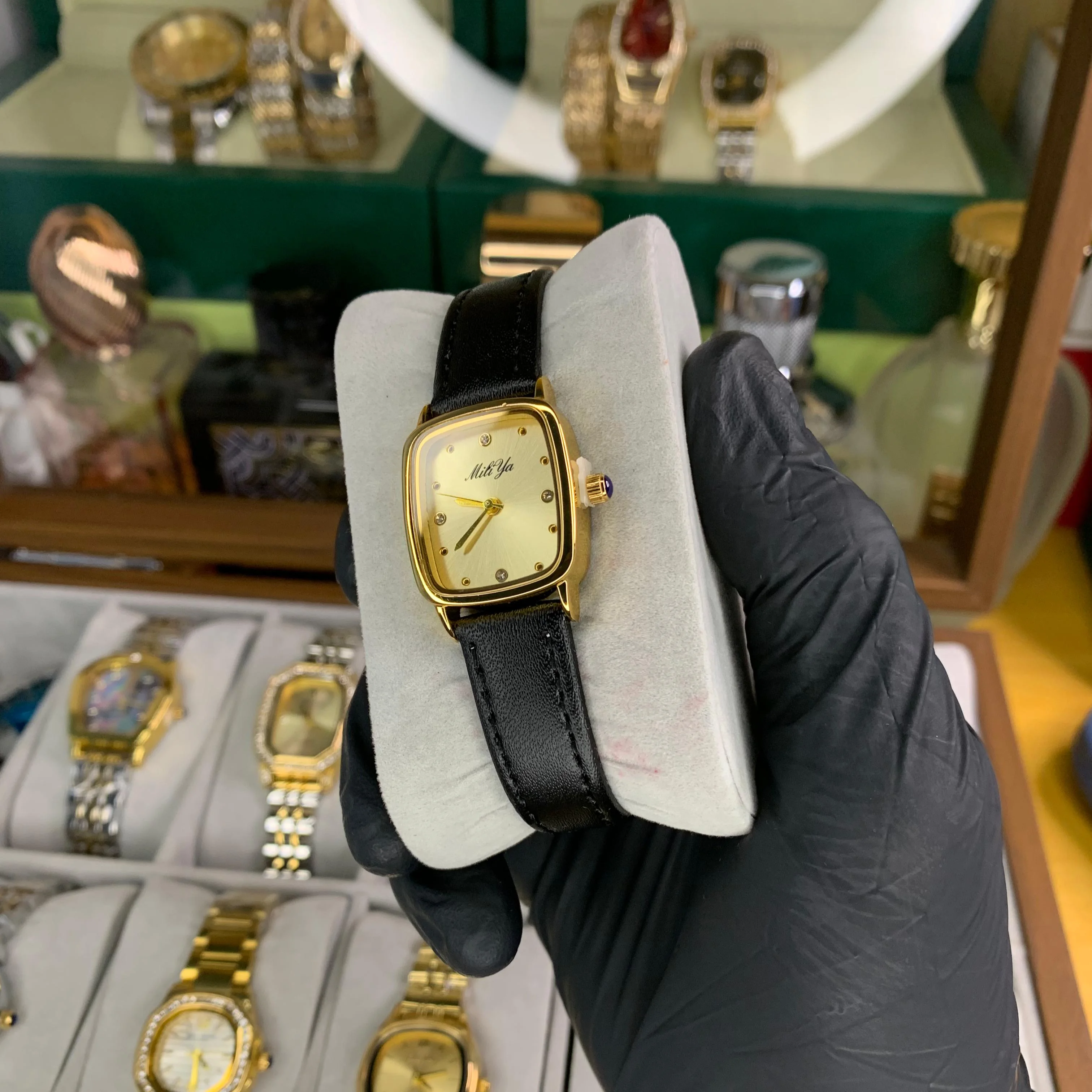 ساعة نسائية miliya جلد