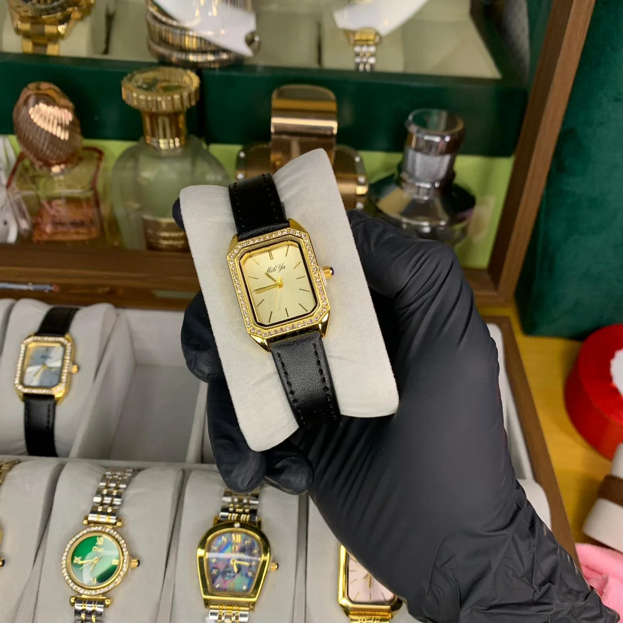 ساعة نسائية miliya جلد