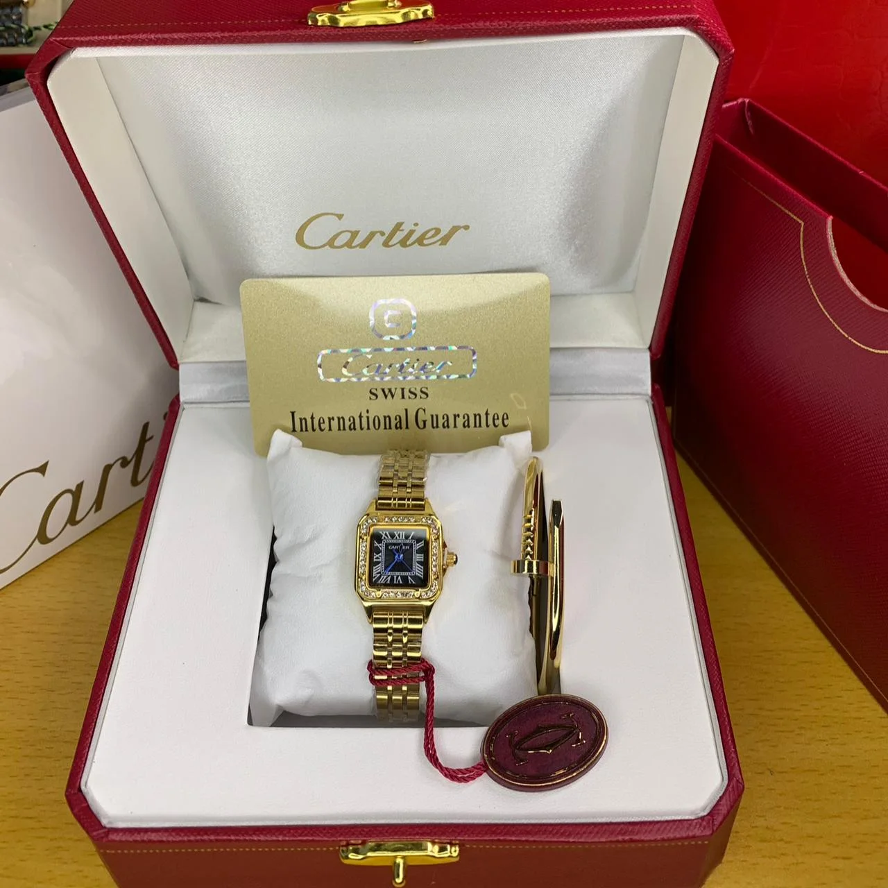 CARTIER AVEC BOITE