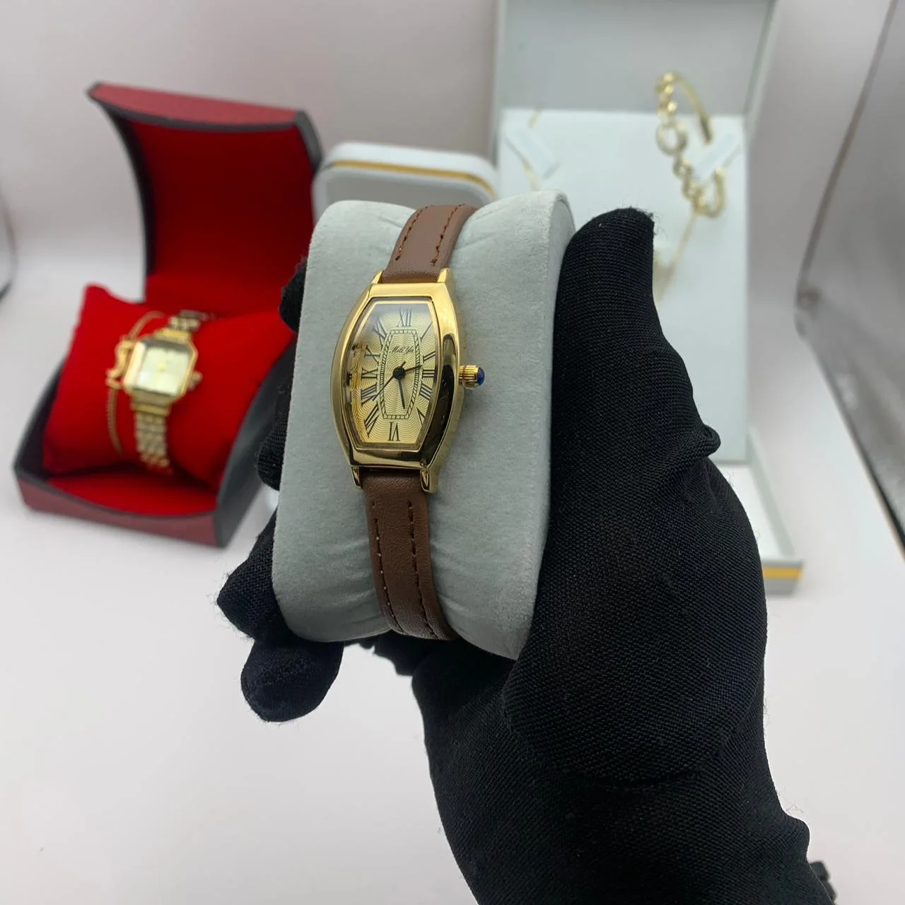 ساعة نسائية miliya جلد