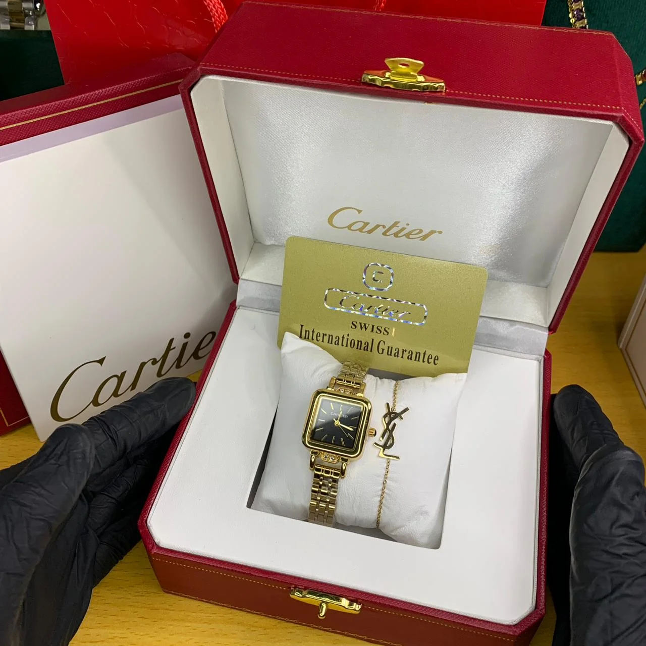 CARTIER AVEC BOITE