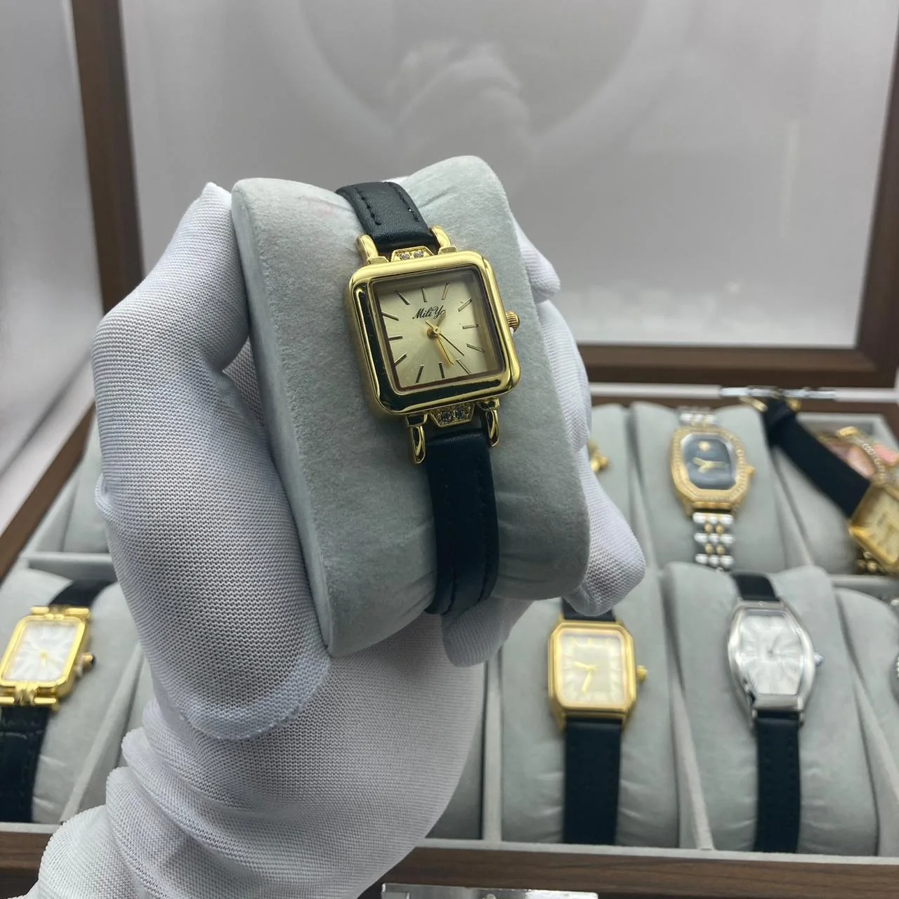 ساعة نسائية miliya جلد