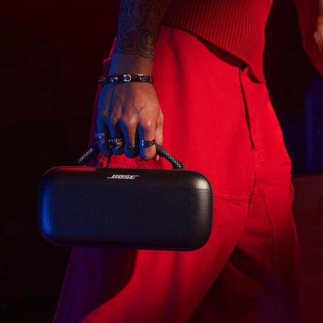 مكبر صوت محمول ساوند لينك ماكس من بوز، لون أسود