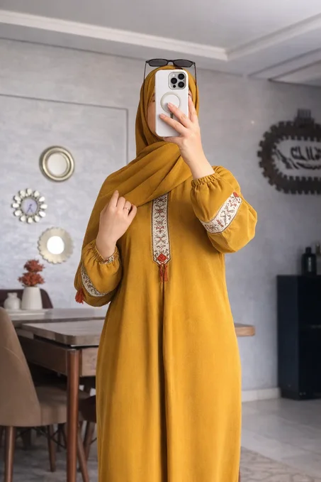 عباية بطرزة أنيقة راقية