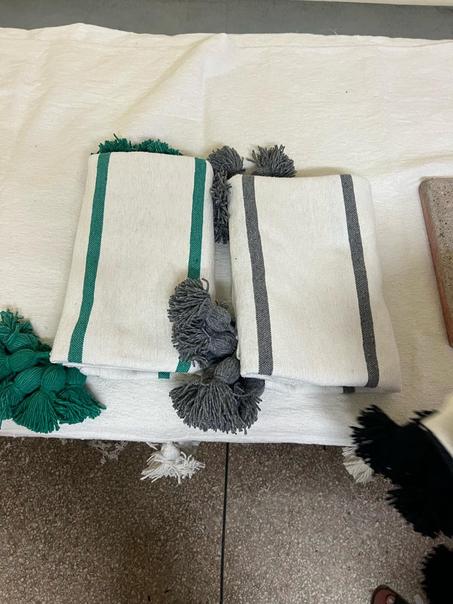 couverture marocaine pompons coton tissée main