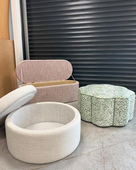 استمتع بالراحة والأناقة مع Méridienne & Poufs مصنوعة خصيصاً لك
