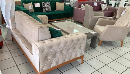 أريكة مصنوعة يدويًا حسب الطلب – جودة وأناقة في منزلك