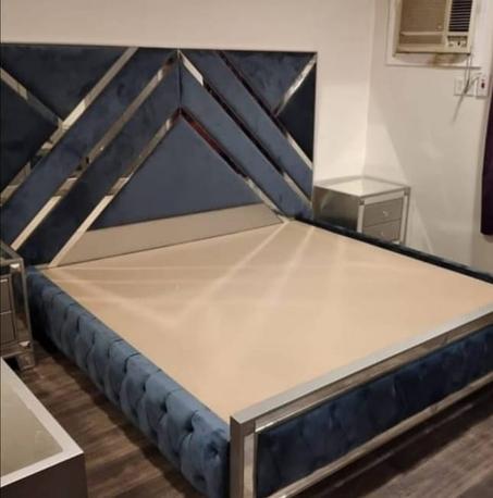 غرفة نوم فاخرة بتصميم عصري وجودة عالية – صناعة محلية بإتقان