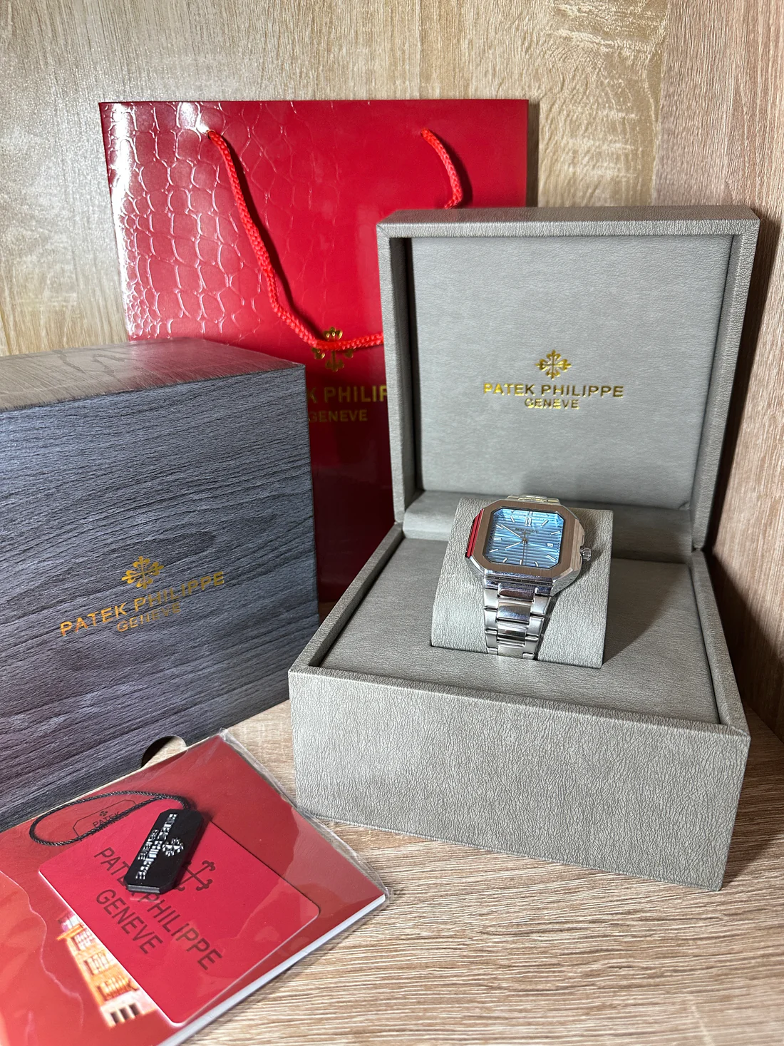 PATEK CARRÉ ACIER HOMMES COFFRET