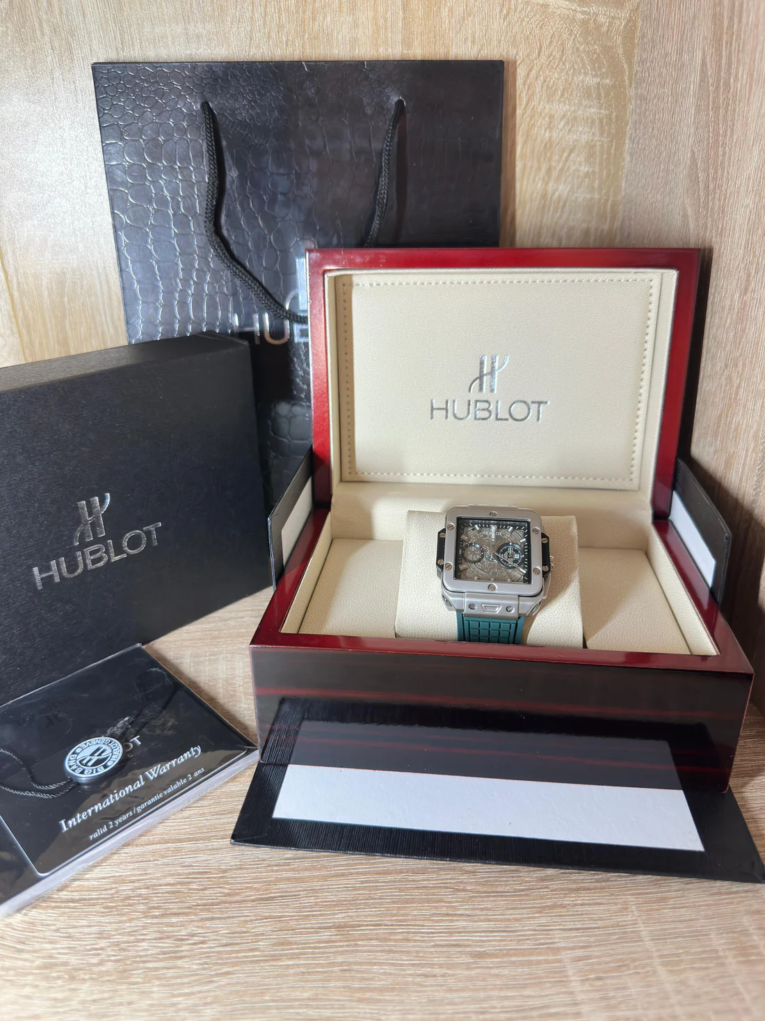 HUBLOT CARRÉ COFFRET